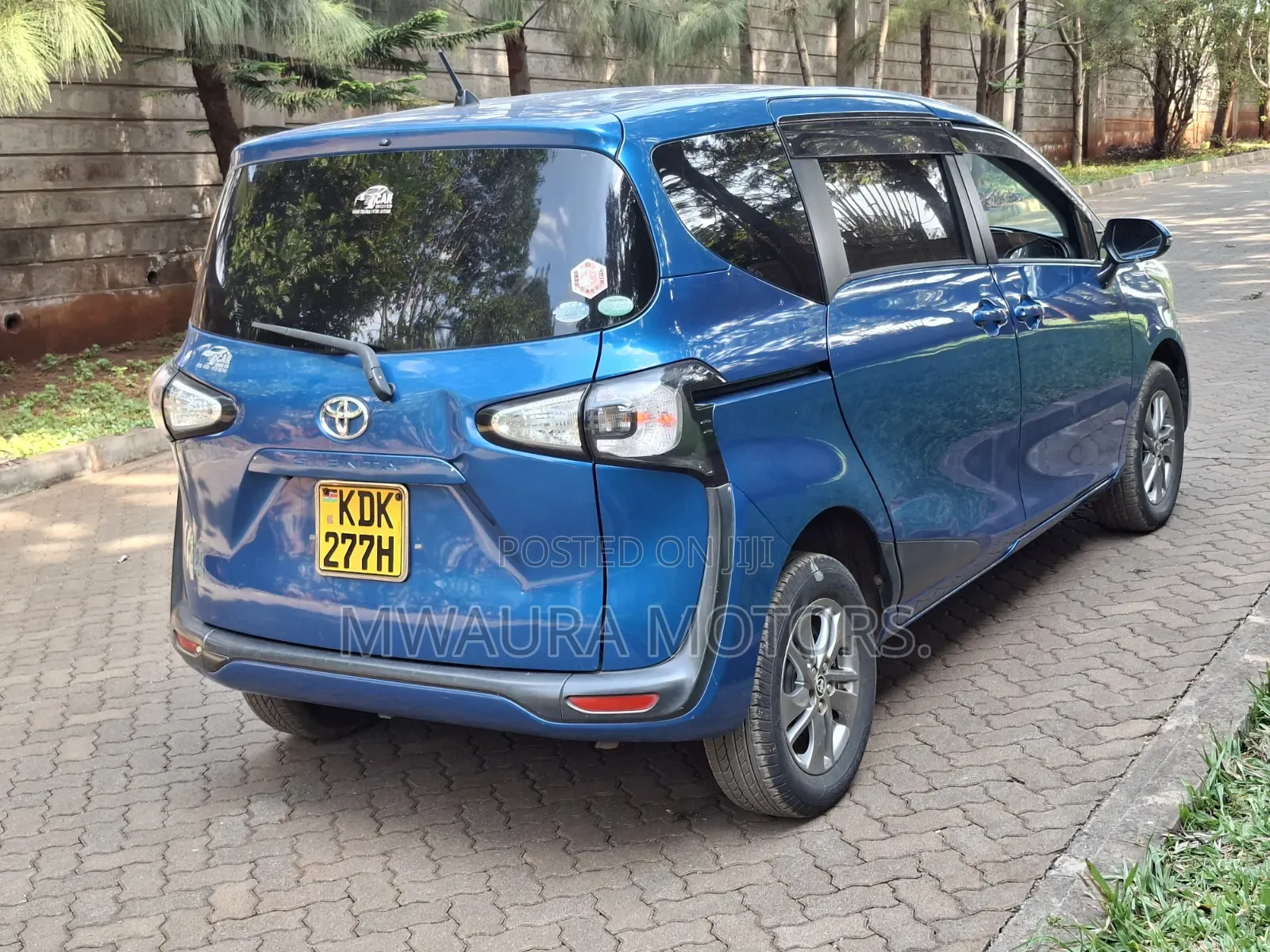 Toyota Sienta 2016 Blue