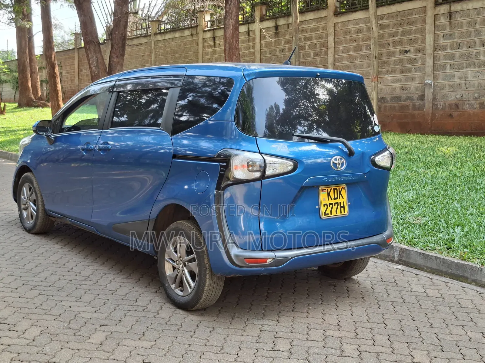 Toyota Sienta 2016 Blue