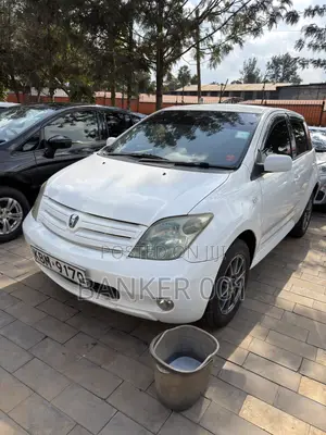 Toyota IST 2008 White