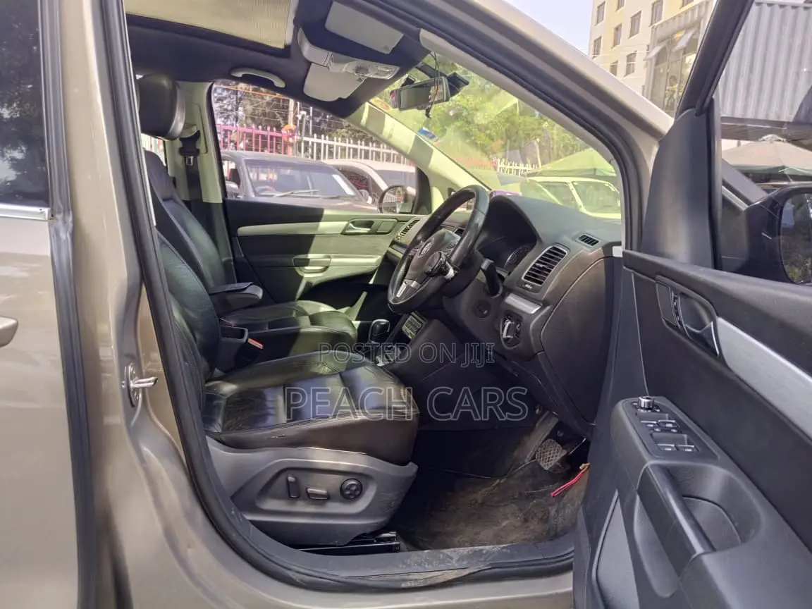 Volkswagen Sharan 2014 Gold