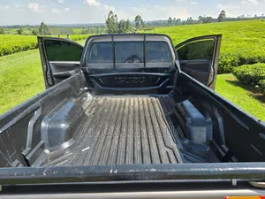 Isuzu D-MAX 2015 Green