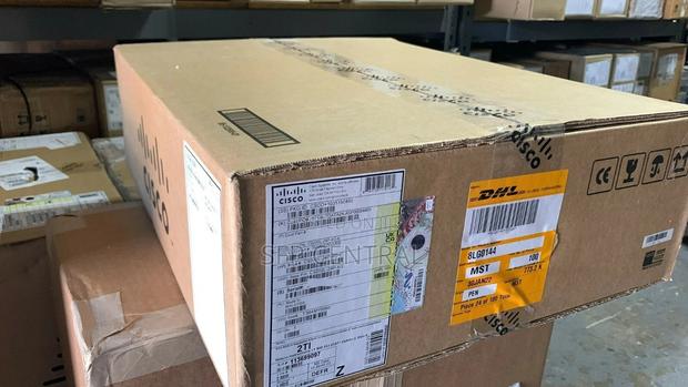 Cisco Catalyst C9200l-24p-4g-E 24 Port Poe+ 4x1g Uplinks Switch - thumbnail 4