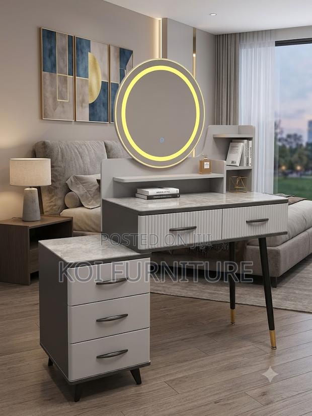 Dressers; Classic Bedroom Elegant Dressing Vanity Table - thumbnail 2