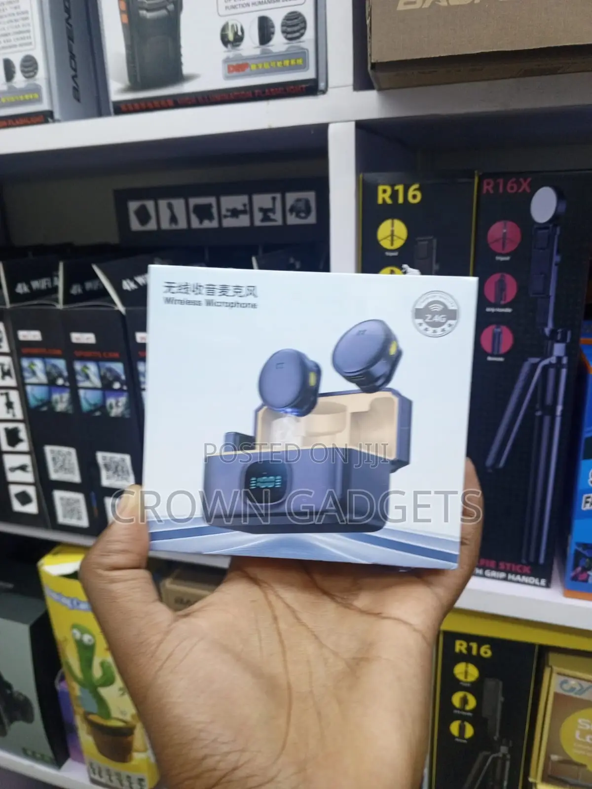 Q8 Dual Wireless Microphone With Charging Case for iPhone