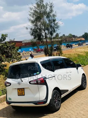 Toyota Sienta 2017 White