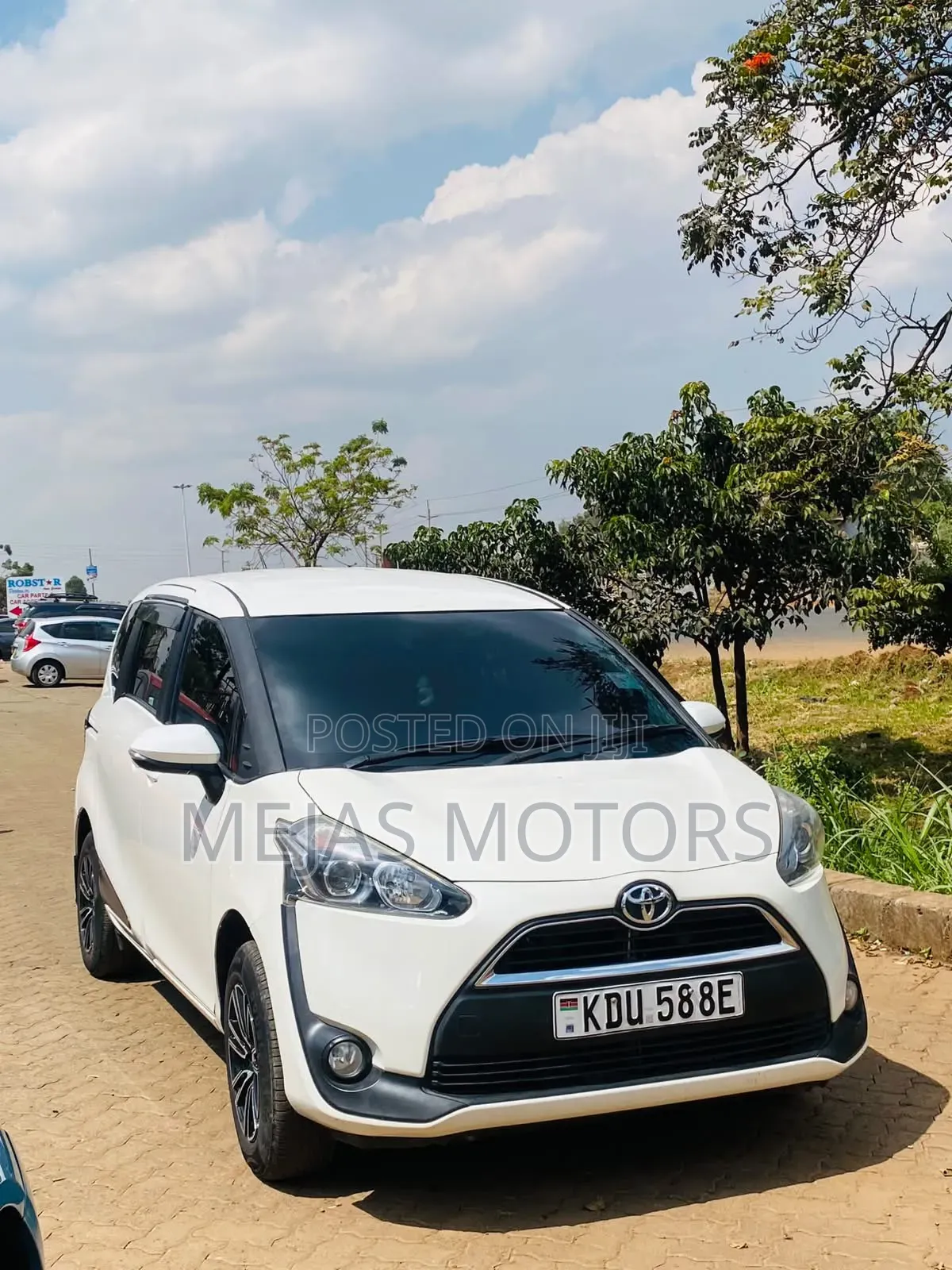 Toyota Sienta 2017 White
