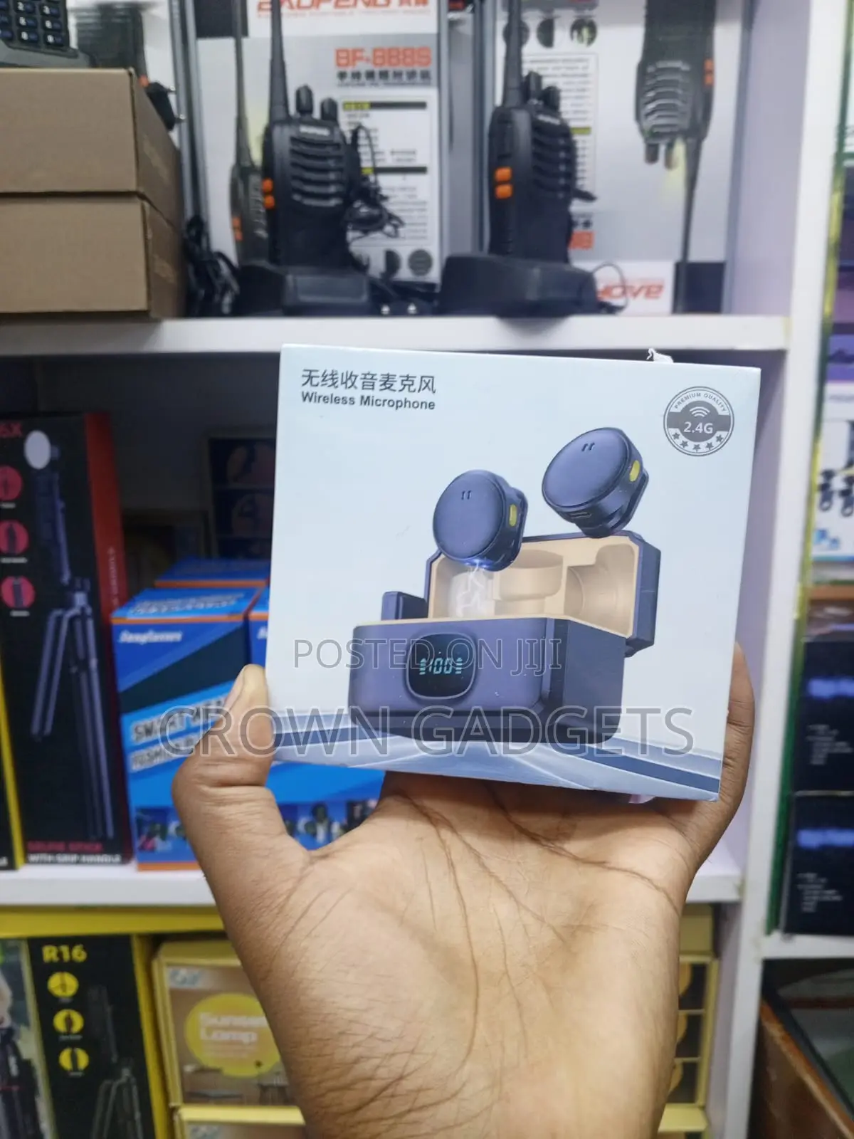Q8 Wireless Microphone Kit for Vlogging and Live Streaming