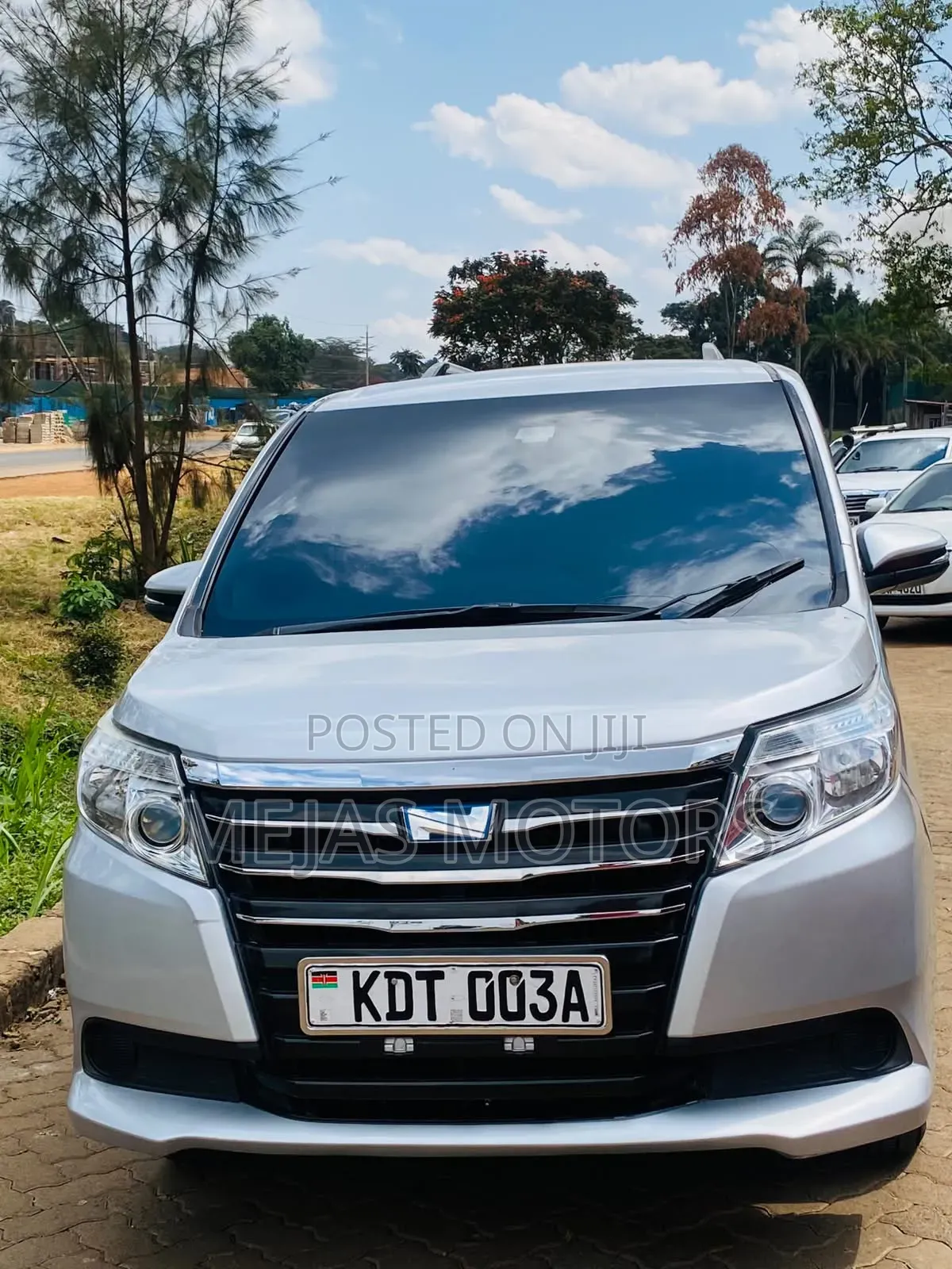 Toyota Noah 2017 Silver