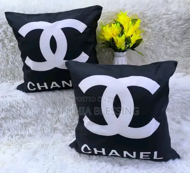 Elegant Design Print Throw Pillow