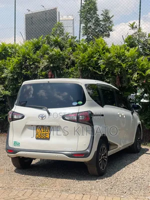 Toyota Sienta 2020 White