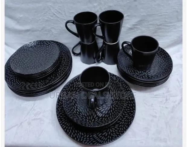 Black Leaf Dinner Set
