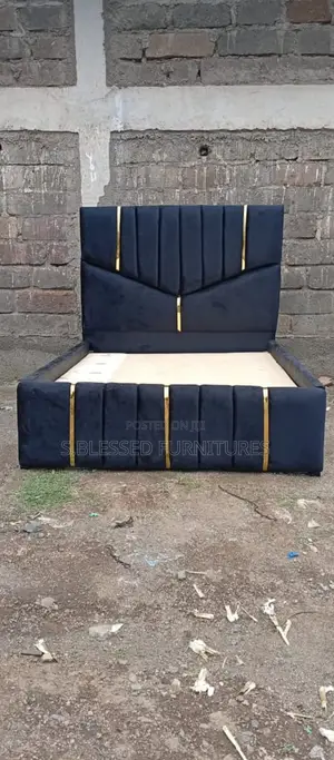 Black 5*6 Chester Bed