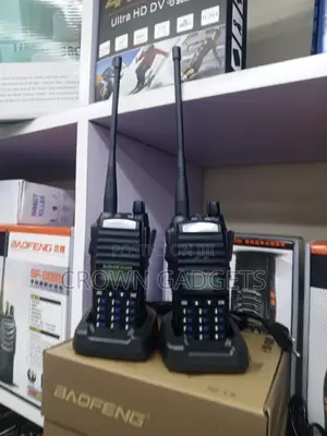 Baofeng Uv-82 Dual-band Walkie-talkie, Two Handheld Two-way Radios