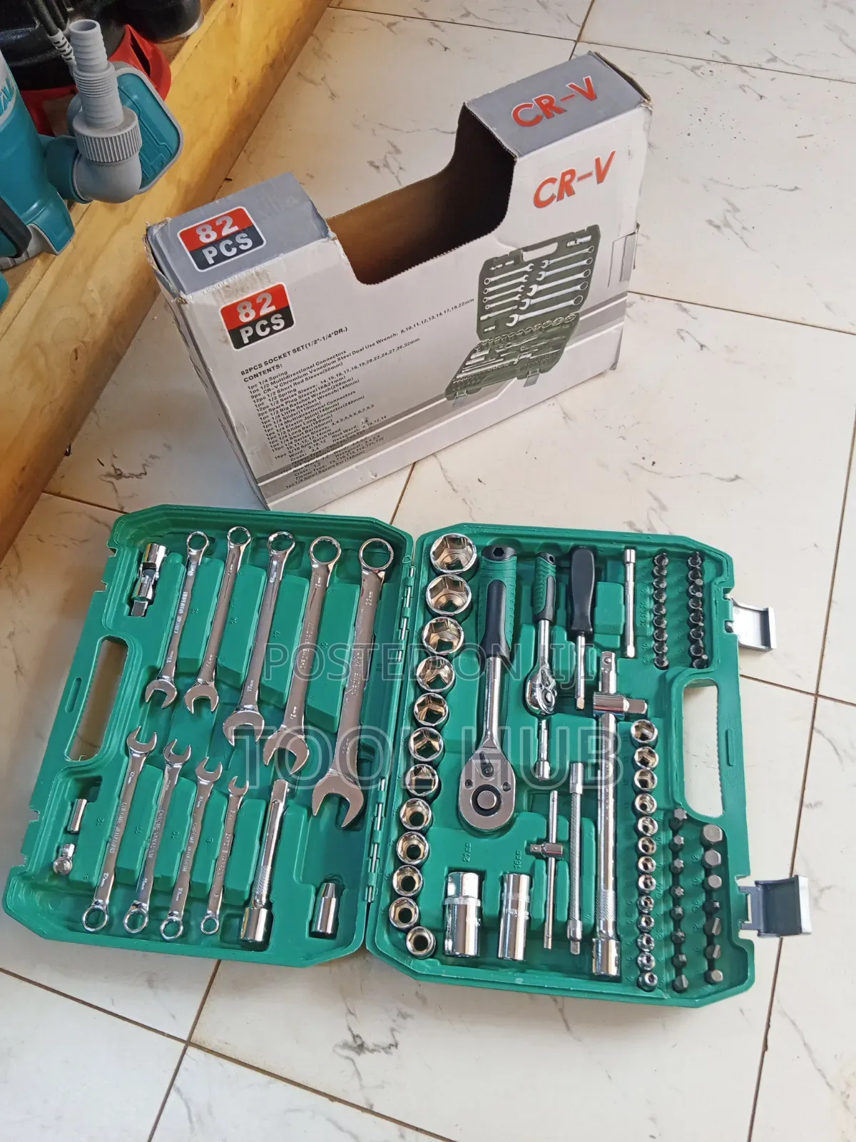 82pcs Socket Wrench and Tool Set