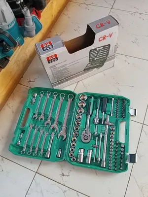 82pcs Socket Wrench and Tool Set