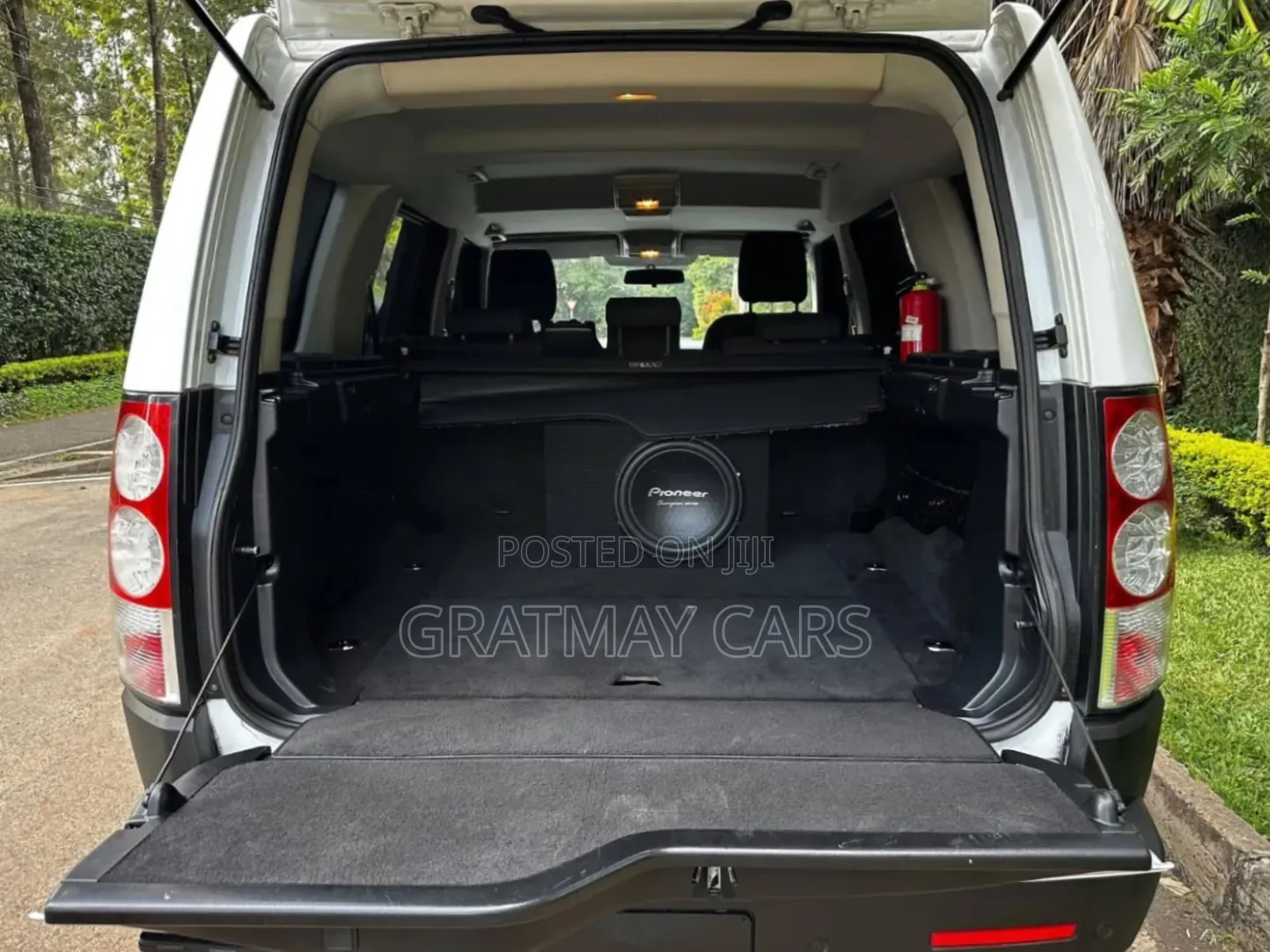 Land Rover Discovery 2013 White