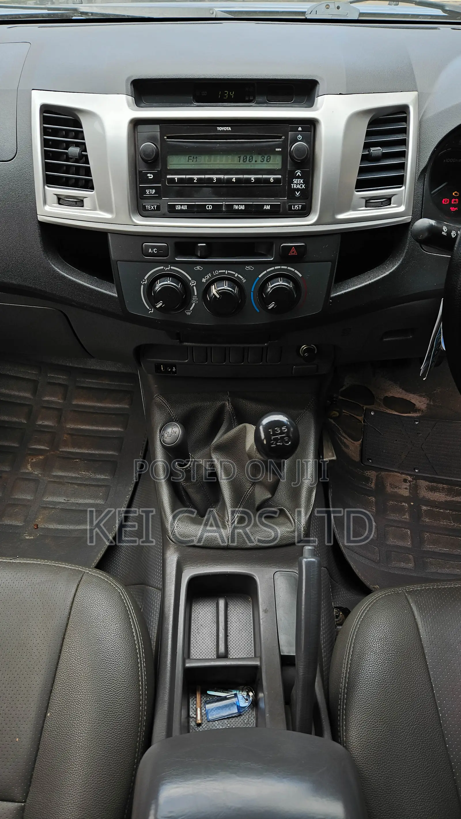 Toyota Hilux 2012 Gray