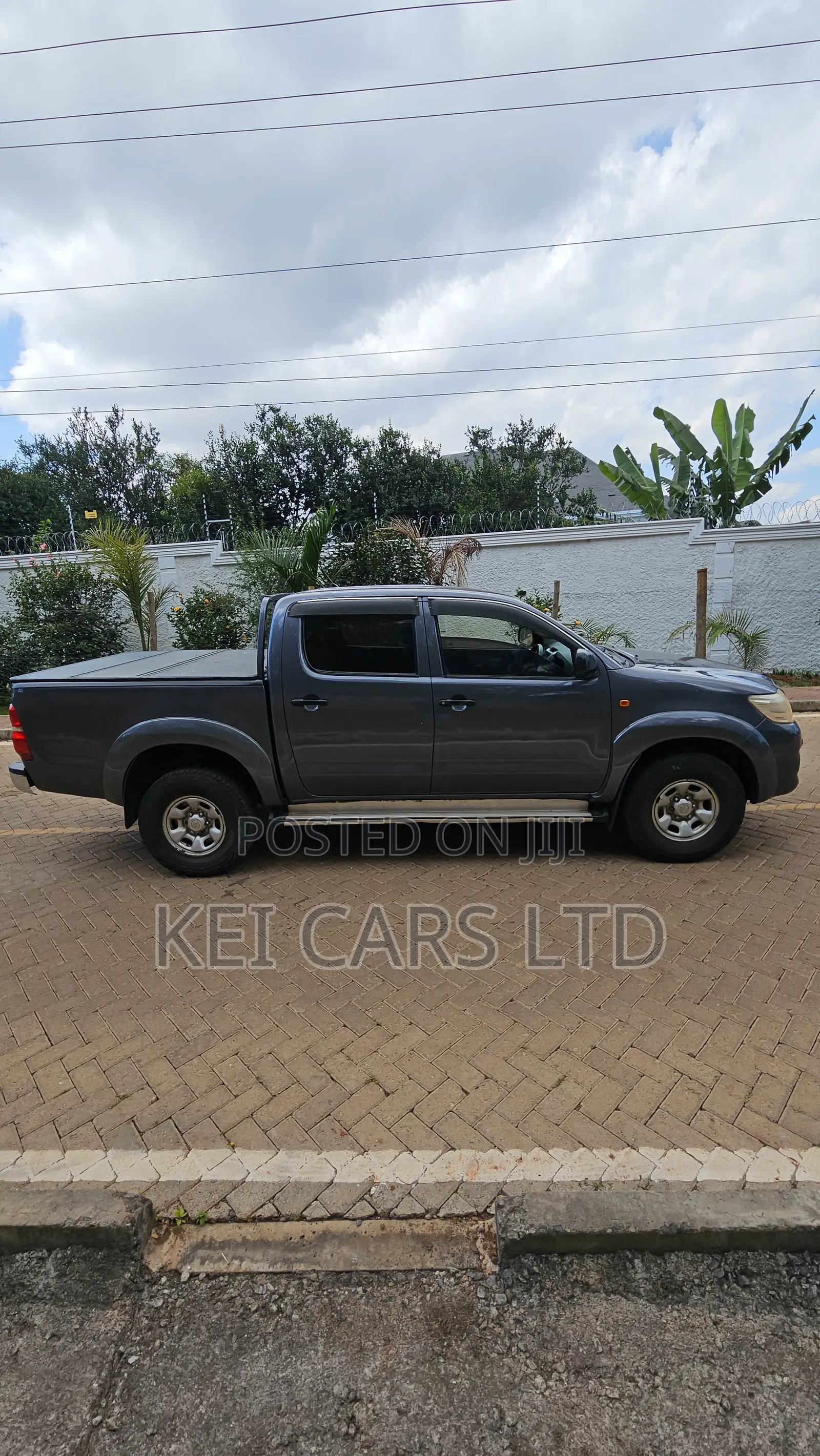 Toyota Hilux 2012 Gray