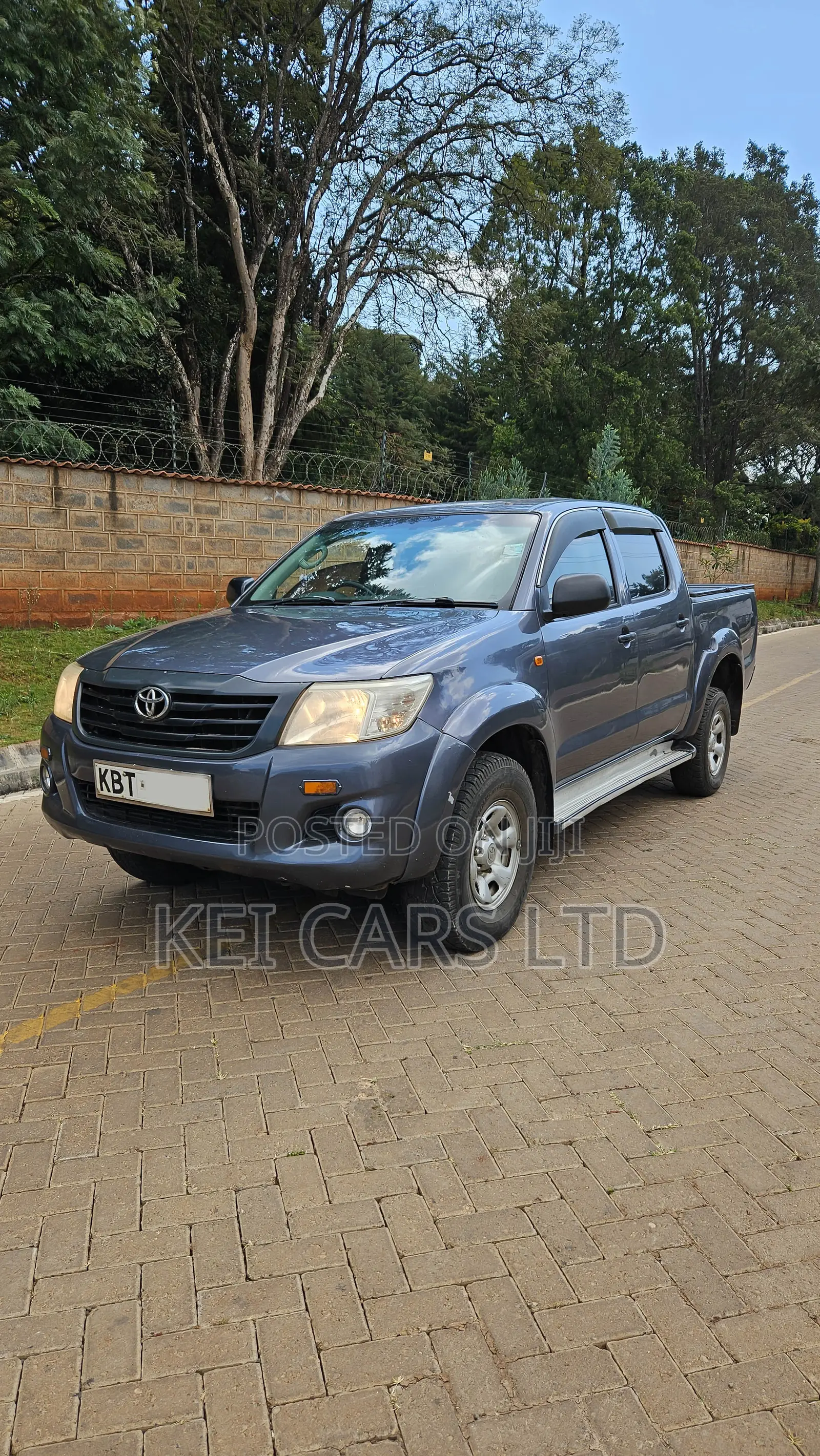 Toyota Hilux 2012 Gray