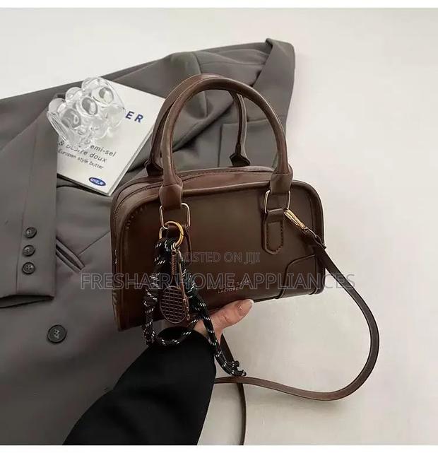 Medium Size Handbag - thumbnail 2