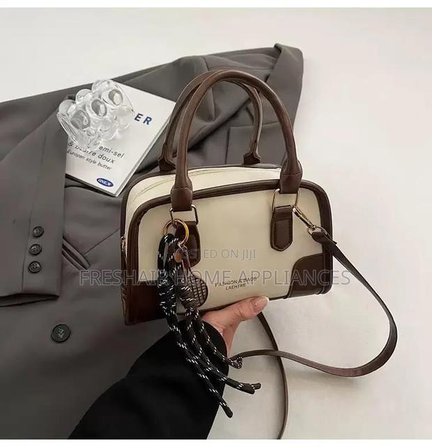 Medium Size Handbag - thumbnail 3