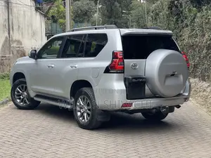 Toyota Land Cruiser Prado 2018 Silver