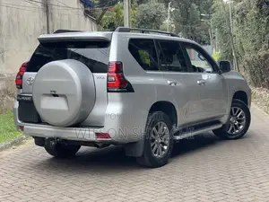 Toyota Land Cruiser Prado 2018 Silver