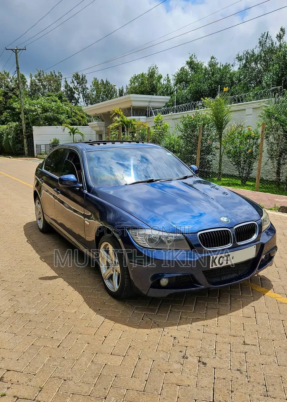 BMW 318i 2011 Blue
