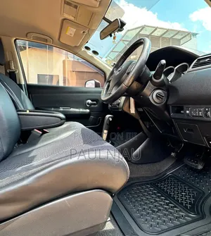 Nissan Tiida 2012 Brown