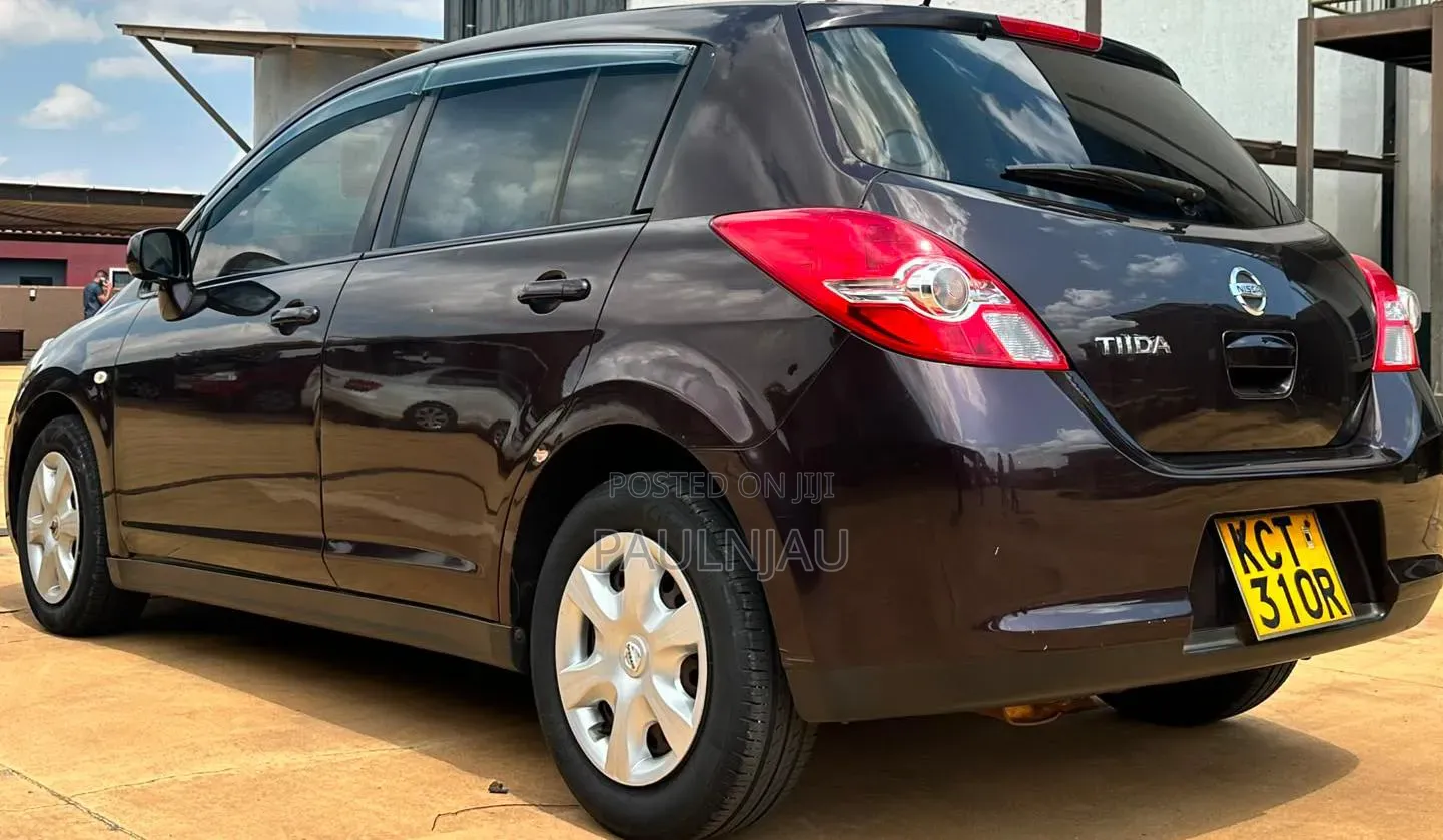 Nissan Tiida 2012 Brown