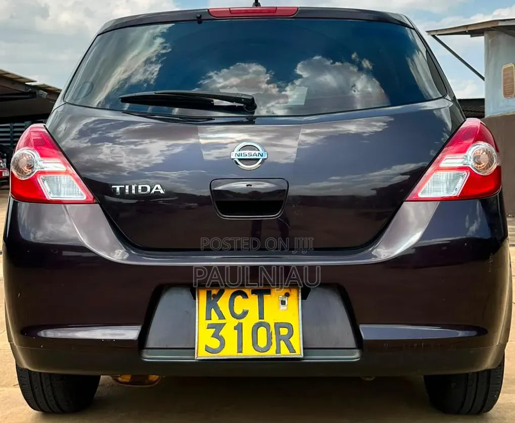 Nissan Tiida 2012 Brown