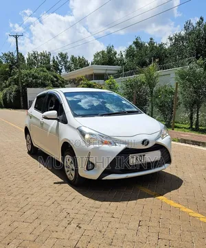 Toyota Vitz 1.0 FWD 5dr 2018 White