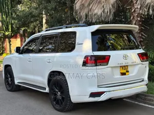 Toyota Land Cruiser 2015 White