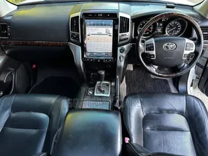 Toyota Land Cruiser 2015 White