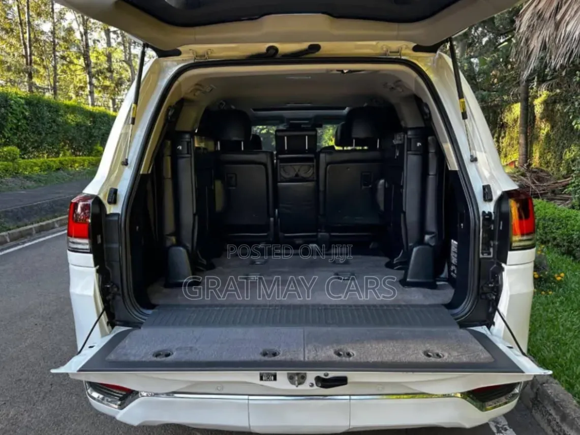 Toyota Land Cruiser 2015 White