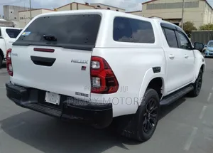 Toyota Hilux 2022 White