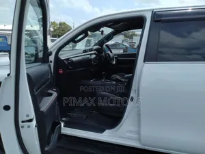 Toyota Hilux 2022 White