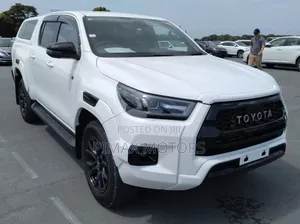 Toyota Hilux 2022 White