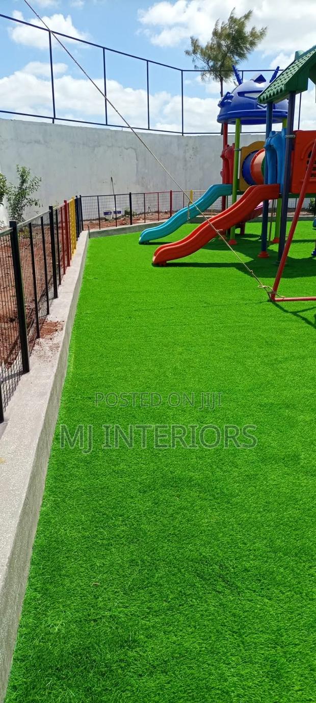 Artificial Lawn Carpet for Outdoor Entertainment Spaces