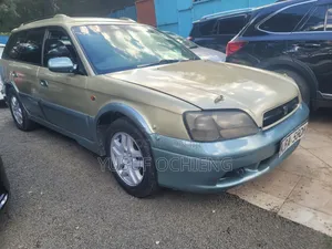 Subaru Legacy 2000 Gold