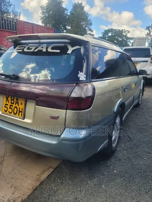Subaru Legacy 2000 Gold