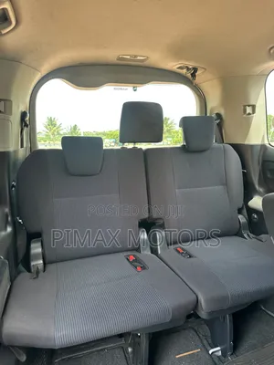 Toyota Voxy 2018 Silver