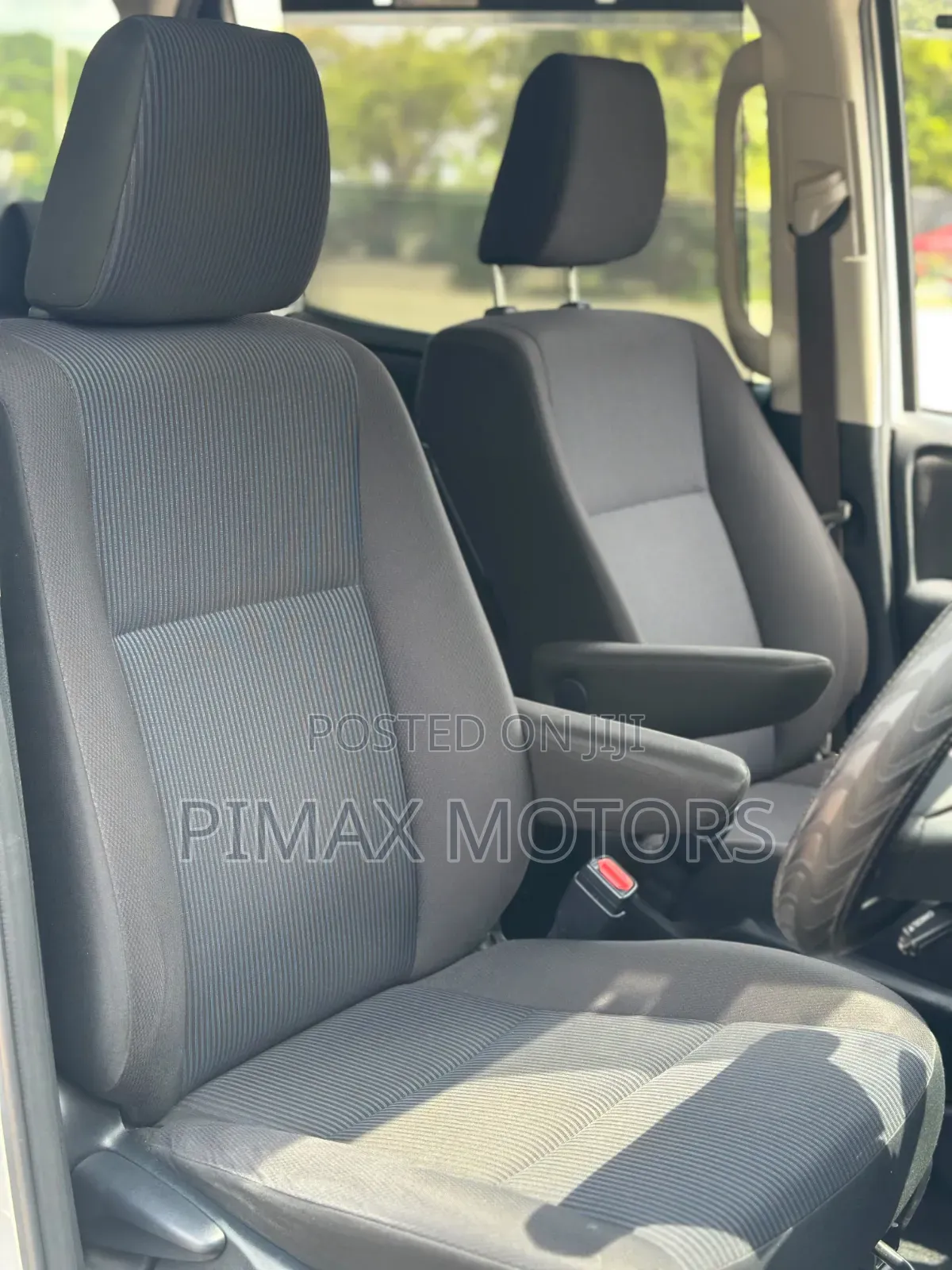 Toyota Voxy 2018 Silver