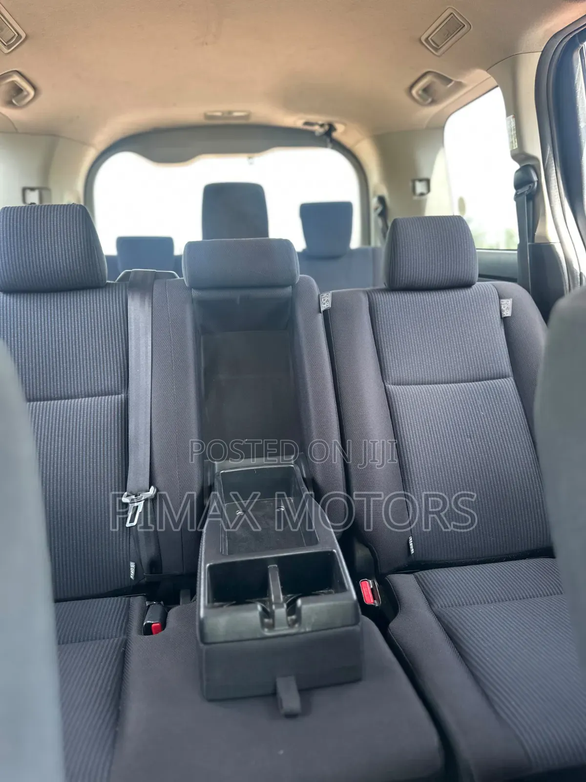 Toyota Voxy 2018 Silver