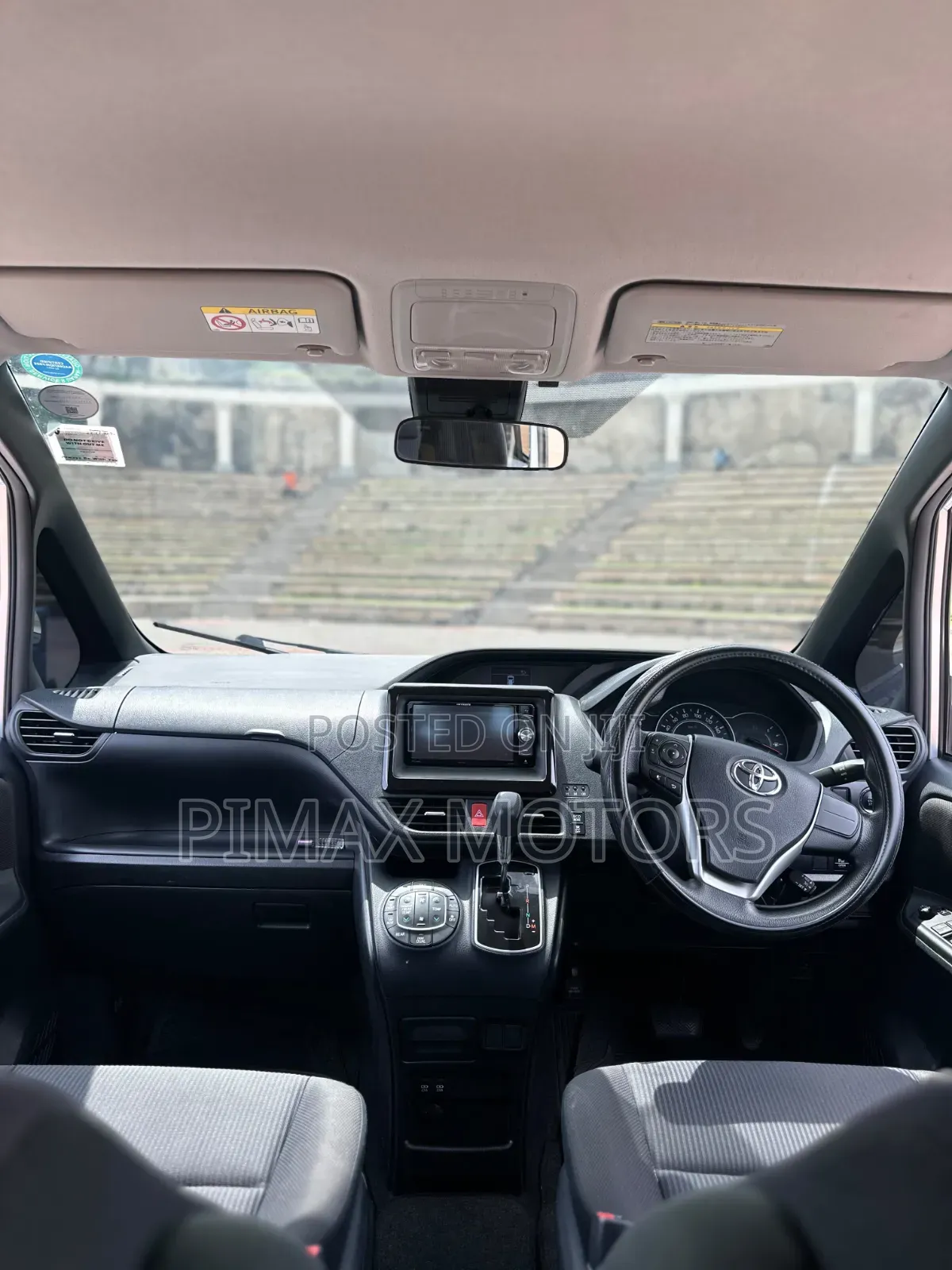 Toyota Voxy 2018 Silver