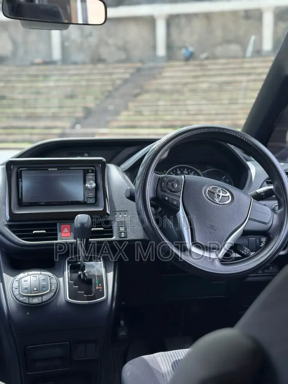 Toyota Voxy 2018 Silver