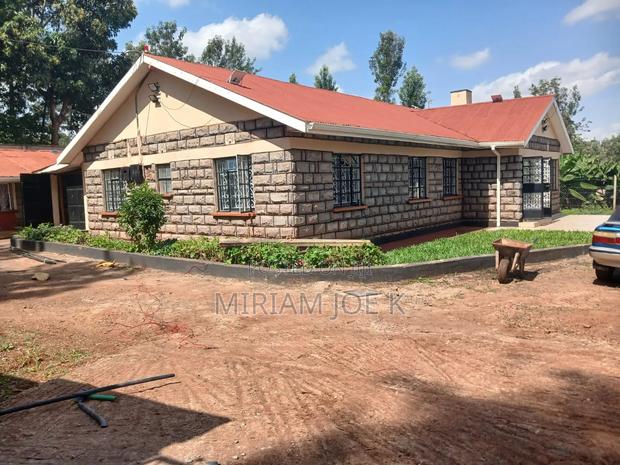 4bdrm Bungalow in Kimunyu, Kenyatta Road / Theta  for rent