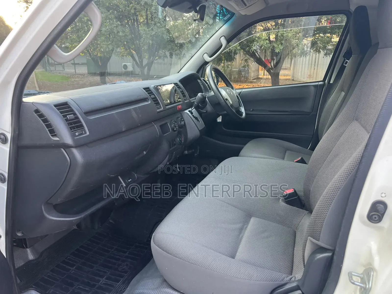 Toyota HiAce 2019 White