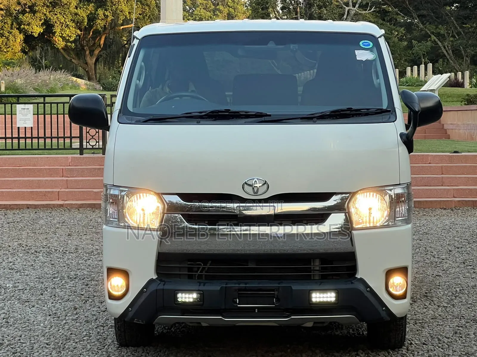 Toyota HiAce 2019 White