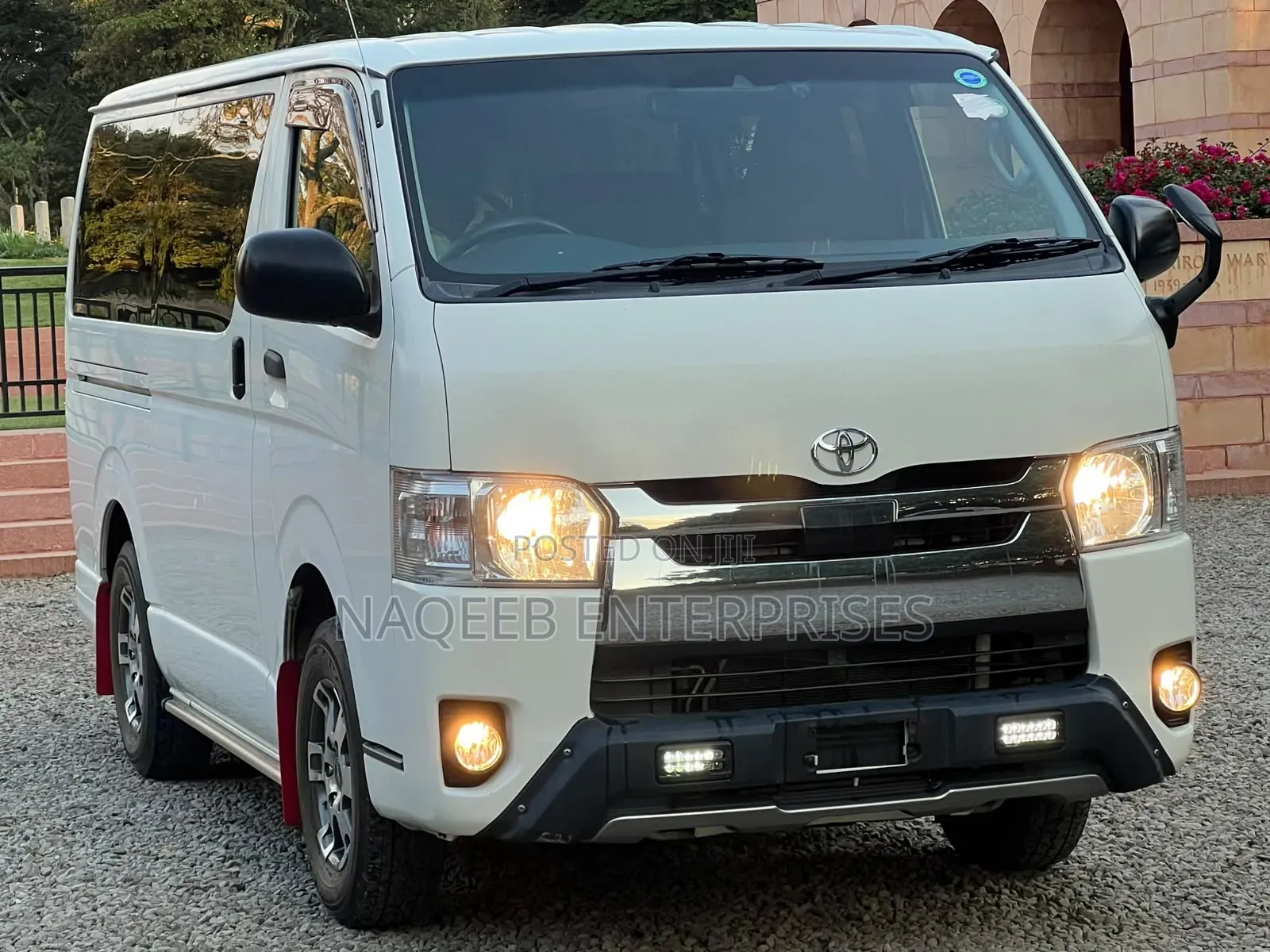 Toyota HiAce 2019 White